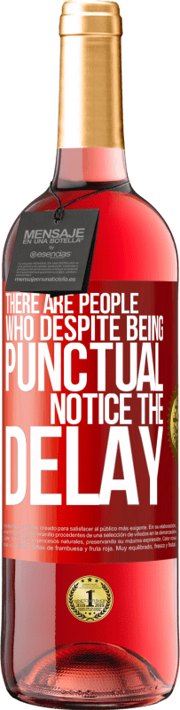 29,95 € 免费送货 | 桃红葡萄酒 ROSÉ版 有些人尽管守时，但注意到延误 红色标签. 可自定义的标签 青年酒 收成 2025 Tempranillo