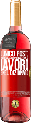 29,95 € Spedizione Gratuita | Vino rosato Edizione ROSÉ L'unico posto in cui il successo arriva prima del lavoro è nel dizionario Etichetta Rossa. Etichetta personalizzabile Vino giovane Raccogliere 2025 Tempranillo