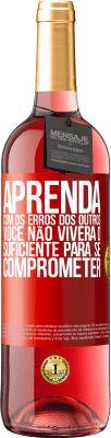 29,95 € Envio grátis | Vinho rosé Edição ROSÉ Aprenda com os erros dos outros, você não viverá o suficiente para se comprometer Etiqueta Vermelha. Etiqueta personalizável Vinho jovem Colheita 2023 Tempranillo