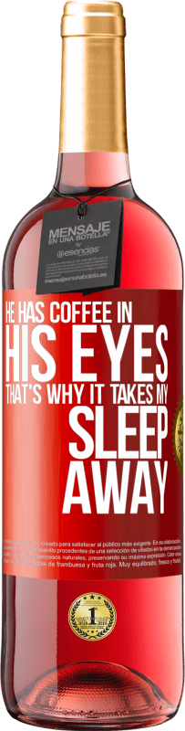 29,95 € 送料無料 | ロゼワイン ROSÉエディション 彼は目の中にコーヒーを持っているので、それは私の睡眠を奪います 赤いタグ. カスタマイズ可能なラベル 若いワイン 収穫 2023 Tempranillo