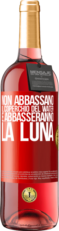 29,95 € Spedizione Gratuita | Vino rosato Edizione ROSÉ Non abbassano il coperchio del water e abbasseranno la luna Etichetta Rossa. Etichetta personalizzabile Vino giovane Raccogliere 2024 Tempranillo
