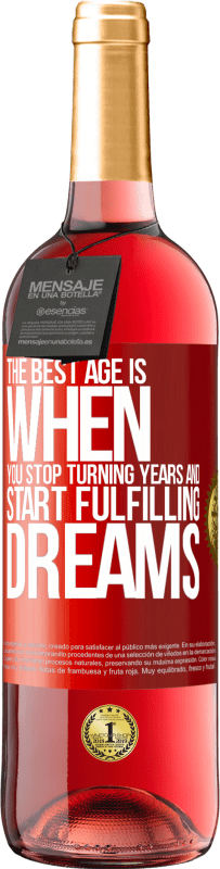 29,95 € 免费送货 | 桃红葡萄酒 ROSÉ版 最好的年龄是当你停止岁月而开始实现梦想时 红色标签. 可自定义的标签 青年酒 收成 2023 Tempranillo