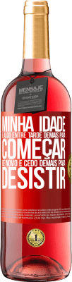 29,95 € Envio grátis | Vinho rosé Edição ROSÉ Minha idade é algo entre ... Tarde demais para começar de novo e ... cedo demais para desistir Etiqueta Vermelha. Etiqueta personalizável Vinho jovem Colheita 2025 Tempranillo