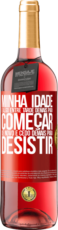 29,95 € Envio grátis | Vinho rosé Edição ROSÉ Minha idade é algo entre ... Tarde demais para começar de novo e ... cedo demais para desistir Etiqueta Vermelha. Etiqueta personalizável Vinho jovem Colheita 2024 Tempranillo