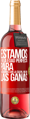 29,95 € Envío gratis | Vino Rosado Edición ROSÉ Estamos en la edad perfecta para quedarnos con la culpa, no con las ganas Etiqueta Roja. Etiqueta personalizable Vino joven Cosecha 2025 Tempranillo