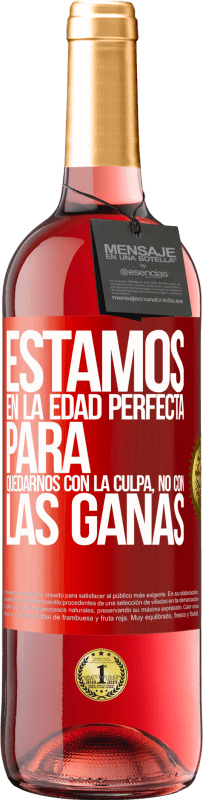 29,95 € Envío gratis | Vino Rosado Edición ROSÉ Estamos en la edad perfecta para quedarnos con la culpa, no con las ganas Etiqueta Roja. Etiqueta personalizable Vino joven Cosecha 2024 Tempranillo