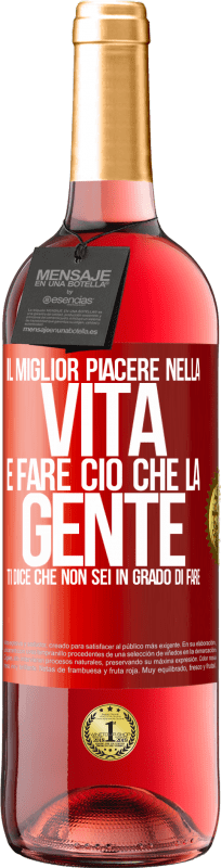 29,95 € Spedizione Gratuita | Vino rosato Edizione ROSÉ Il miglior piacere nella vita è fare ciò che la gente ti dice che non sei in grado di fare Etichetta Rossa. Etichetta personalizzabile Vino giovane Raccogliere 2024 Tempranillo