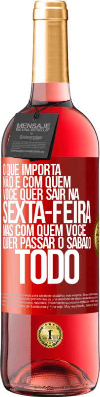 29,95 € Envio grátis | Vinho rosé Edição ROSÉ O que importa não é com quem você quer sair na sexta-feira, mas com quem você quer passar o sábado todo Etiqueta Vermelha. Etiqueta personalizável Vinho jovem Colheita 2024 Tempranillo