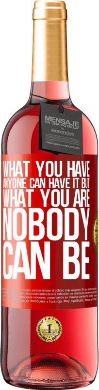 29,95 € 送料無料 | ロゼワイン ROSÉエディション あなたが持っているものは誰でも持つことができますが、あなたは誰でもないことができます 赤いタグ. カスタマイズ可能なラベル 若いワイン 収穫 2025 Tempranillo