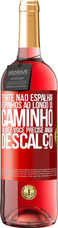 29,95 € Envio grátis | Vinho rosé Edição ROSÉ Tente não espalhar espinhos ao longo do caminho, talvez você precise andar descalço Etiqueta Vermelha. Etiqueta personalizável Vinho jovem Colheita 2024 Tempranillo