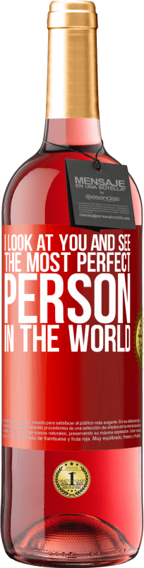 29,95 € 送料無料 | ロゼワイン ROSÉエディション あなたを見て、世界で最も完璧な人を見る 赤いタグ. カスタマイズ可能なラベル 若いワイン 収穫 2023 Tempranillo