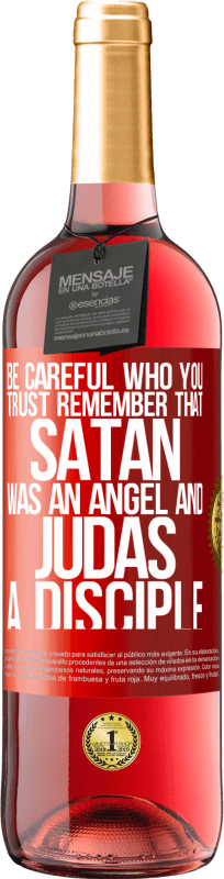 29,95 € Free Shipping | Rosé Wine ROSÉ Edition Be careful who you trust. Remember that Satan was an angel and Judas a disciple Red Label. Customizable label Young wine Harvest 2023 Tempranillo