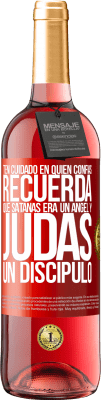 29,95 € Envío gratis | Vino Rosado Edición ROSÉ Ten cuidado en quién confías. Recuerda que Satanás era un ángel y Judas un discípulo Etiqueta Roja. Etiqueta personalizable Vino joven Cosecha 2025 Tempranillo