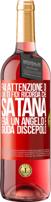 29,95 € Spedizione Gratuita | Vino rosato Edizione ROSÉ Fai attenzione di chi ti fidi. Ricorda che Satana era un angelo e Giuda discepolo Etichetta Rossa. Etichetta personalizzabile Vino giovane Raccogliere 2025 Tempranillo