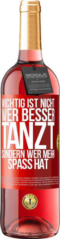 29,95 € Kostenloser Versand | Roséwein ROSÉ Ausgabe Wichtig ist nicht, wer besser tanzt, sondern wer mehr Spaß hat Rote Markierung. Anpassbares Etikett Junger Wein Ernte 2024 Tempranillo