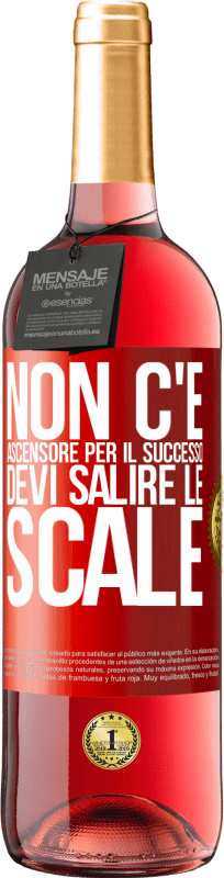 29,95 € Spedizione Gratuita | Vino rosato Edizione ROSÉ Non c'è ascensore per il successo. Devi salire le scale Etichetta Rossa. Etichetta personalizzabile Vino giovane Raccogliere 2024 Tempranillo