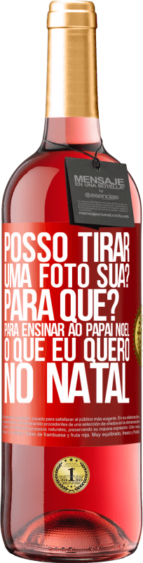 29,95 € Envio grátis | Vinho rosé Edição ROSÉ Posso tirar uma foto sua? Para que? Para ensinar ao Papai Noel o que eu quero no Natal Etiqueta Vermelha. Etiqueta personalizável Vinho jovem Colheita 2024 Tempranillo