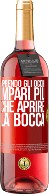 29,95 € Spedizione Gratuita | Vino rosato Edizione ROSÉ Aprendo gli occhi impari più che aprire la bocca Etichetta Rossa. Etichetta personalizzabile Vino giovane Raccogliere 2023 Tempranillo