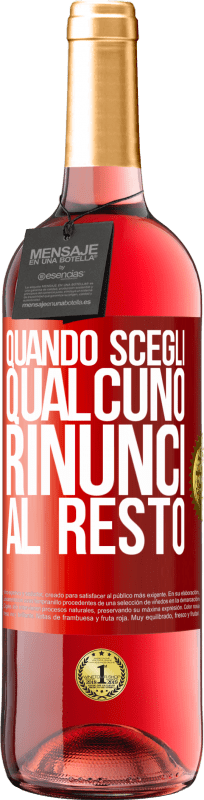 29,95 € Spedizione Gratuita | Vino rosato Edizione ROSÉ Quando scegli qualcuno, rinunci al resto Etichetta Rossa. Etichetta personalizzabile Vino giovane Raccogliere 2024 Tempranillo