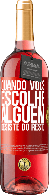 29,95 € Envio grátis | Vinho rosé Edição ROSÉ Quando você escolhe alguém, desiste do resto Etiqueta Vermelha. Etiqueta personalizável Vinho jovem Colheita 2024 Tempranillo