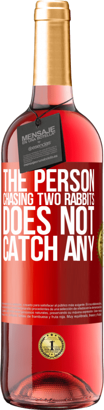 29,95 € Free Shipping | Rosé Wine ROSÉ Edition The person chasing two rabbits does not catch any Red Label. Customizable label Young wine Harvest 2024 Tempranillo