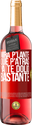 29,95 € 送料無料 | ロゼワイン ROSÉエディション Mira p'lante que p'atrás ya te dolió bastante 赤いタグ. カスタマイズ可能なラベル 若いワイン 収穫 2025 Tempranillo
