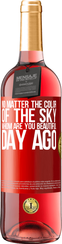 29,95 € 免费送货 | 桃红葡萄酒 ROSÉ版 天空的颜色无关紧要。谁让你的一天变得美好 红色标签. 可自定义的标签 青年酒 收成 2023 Tempranillo