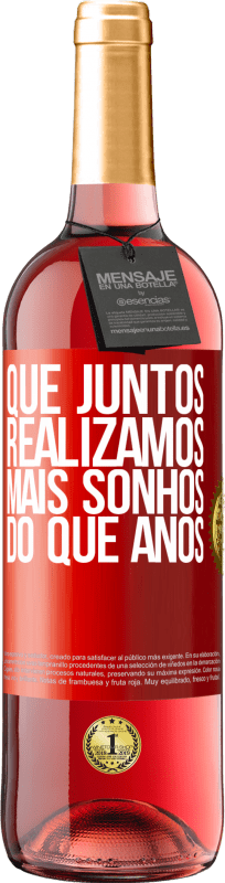 29,95 € Envio grátis | Vinho rosé Edição ROSÉ Que juntos realizamos mais sonhos do que anos Etiqueta Vermelha. Etiqueta personalizável Vinho jovem Colheita 2024 Tempranillo