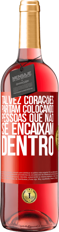 29,95 € Envio grátis | Vinho rosé Edição ROSÉ Talvez corações partam colocando pessoas que não se encaixam dentro Etiqueta Vermelha. Etiqueta personalizável Vinho jovem Colheita 2024 Tempranillo