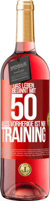 29,95 € Kostenloser Versand | Roséwein ROSÉ Ausgabe Das Leben beginnt mit 50, alles Vorherige ist nur Training Rote Markierung. Anpassbares Etikett Junger Wein Ernte 2024 Tempranillo