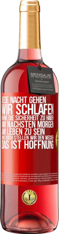 29,95 € Kostenloser Versand | Roséwein ROSÉ Ausgabe Jede Nacht gehen wir schlafen, ohne die Sicherheit zu haben, am nächsten Morgen am Leben zu sein, und doch stellen wir den Wecke Rote Markierung. Anpassbares Etikett Junger Wein Ernte 2024 Tempranillo