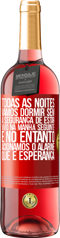 29,95 € Envio grátis | Vinho rosé Edição ROSÉ Todas as noites vamos dormir sem a segurança de estar vivo na manhã seguinte e, no entanto, acionamos o alarme. QUE É Etiqueta Vermelha. Etiqueta personalizável Vinho jovem Colheita 2024 Tempranillo