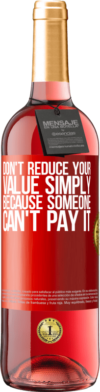 29,95 € 免费送货 | 桃红葡萄酒 ROSÉ版 不要仅仅因为某人无法支付而减少您的价值 红色标签. 可自定义的标签 青年酒 收成 2023 Tempranillo