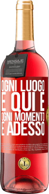 29,95 € Spedizione Gratuita | Vino rosato Edizione ROSÉ Ogni luogo è qui e ogni momento è adesso Etichetta Rossa. Etichetta personalizzabile Vino giovane Raccogliere 2025 Tempranillo