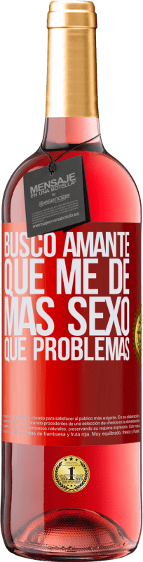 29,95 € Envío gratis | Vino Rosado Edición ROSÉ Busco amante que me de más sexo que problemas Etiqueta Roja. Etiqueta personalizable Vino joven Cosecha 2024 Tempranillo