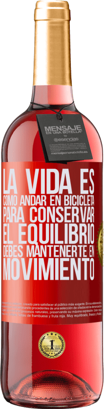 29,95 € Envío gratis | Vino Rosado Edición ROSÉ La vida es como andar en bicicleta. Para conservar el equilibrio debes mantenerte en movimiento Etiqueta Roja. Etiqueta personalizable Vino joven Cosecha 2024 Tempranillo