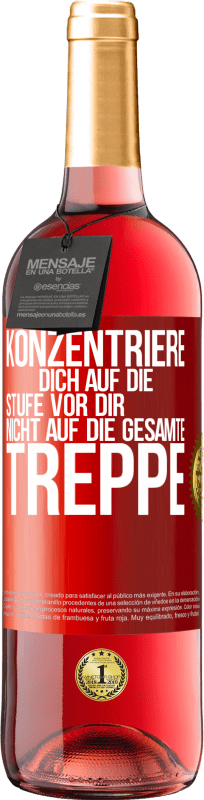 29,95 € Kostenloser Versand | Roséwein ROSÉ Ausgabe Konzentriere dich auf die Stufe vor dir, nicht auf die gesamte Treppe Rote Markierung. Anpassbares Etikett Junger Wein Ernte 2024 Tempranillo