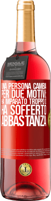 29,95 € Spedizione Gratuita | Vino rosato Edizione ROSÉ Una persona cambia per due motivi: ha imparato troppo o ha sofferto abbastanza Etichetta Rossa. Etichetta personalizzabile Vino giovane Raccogliere 2023 Tempranillo