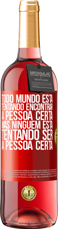 29,95 € Envio grátis | Vinho rosé Edição ROSÉ Todo mundo está tentando encontrar a pessoa certa. Mas ninguém está tentando ser a pessoa certa Etiqueta Vermelha. Etiqueta personalizável Vinho jovem Colheita 2024 Tempranillo