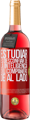 29,95 € Envío gratis | Vino Rosado Edición ROSÉ Estudiar es desconfiar de la inteligencia del compañero de al lado Etiqueta Roja. Etiqueta personalizable Vino joven Cosecha 2025 Tempranillo