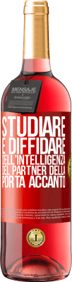 29,95 € Spedizione Gratuita | Vino rosato Edizione ROSÉ Studiare è diffidare dell'intelligenza del partner della porta accanto Etichetta Rossa. Etichetta personalizzabile Vino giovane Raccogliere 2025 Tempranillo