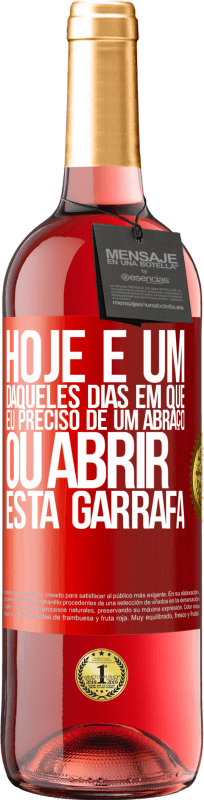 29,95 € Envio grátis | Vinho rosé Edição ROSÉ Hoje é um daqueles dias em que eu preciso de um abraço, ou abrir esta garrafa Etiqueta Vermelha. Etiqueta personalizável Vinho jovem Colheita 2024 Tempranillo