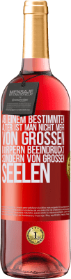 29,95 € Kostenloser Versand | Roséwein ROSÉ Ausgabe Ab einem bestimmten Alter ist man nicht mehr von großen Körpern beeindruckt, sondern von großen Seelen Rote Markierung. Anpassbares Etikett Junger Wein Ernte 2023 Tempranillo