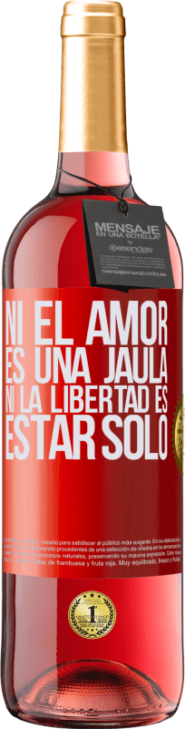 29,95 € Envío gratis | Vino Rosado Edición ROSÉ Ni el amor es una jaula, ni la libertad es estar solo Etiqueta Roja. Etiqueta personalizable Vino joven Cosecha 2024 Tempranillo