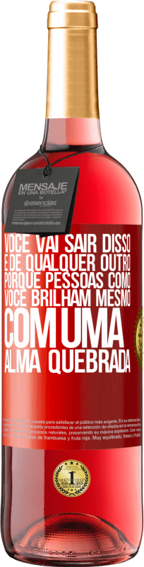 29,95 € Envio grátis | Vinho rosé Edição ROSÉ Você vai sair disso, e de qualquer outro, porque pessoas como você brilham mesmo com uma alma quebrada Etiqueta Vermelha. Etiqueta personalizável Vinho jovem Colheita 2024 Tempranillo