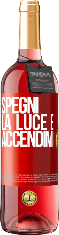 29,95 € Spedizione Gratuita | Vino rosato Edizione ROSÉ Spegni la luce e accendimi Etichetta Rossa. Etichetta personalizzabile Vino giovane Raccogliere 2024 Tempranillo