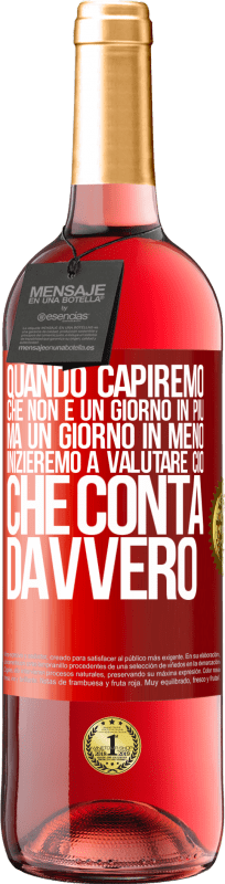 29,95 € Spedizione Gratuita | Vino rosato Edizione ROSÉ Quando capiremo che non è un giorno in più, ma un giorno in meno, inizieremo a valutare ciò che conta davvero Etichetta Rossa. Etichetta personalizzabile Vino giovane Raccogliere 2024 Tempranillo