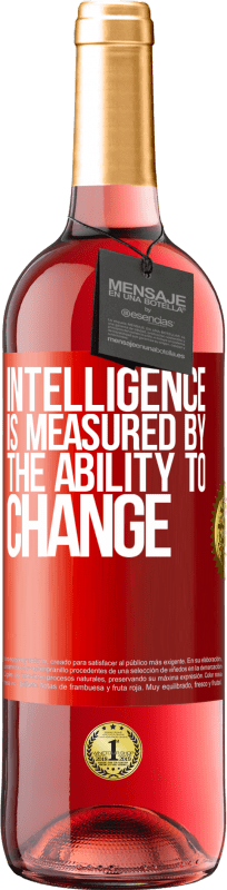 29,95 € 免费送货 | 桃红葡萄酒 ROSÉ版 智力是通过变化的能力来衡量的 红色标签. 可自定义的标签 青年酒 收成 2023 Tempranillo