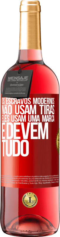 29,95 € Envio grátis | Vinho rosé Edição ROSÉ Os escravos modernos não usam tiras. Eles usam uma marca e devem tudo Etiqueta Vermelha. Etiqueta personalizável Vinho jovem Colheita 2024 Tempranillo