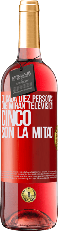 29,95 € Envío gratis | Vino Rosado Edición ROSÉ De cada diez personas que miran televisión, cinco son la mitad Etiqueta Roja. Etiqueta personalizable Vino joven Cosecha 2024 Tempranillo